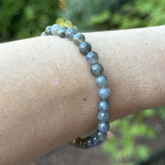 Natural Gray Labradorite Gemstone Handmade Beaded Stretch Bracelet (6MM) - Picture 6 of 9